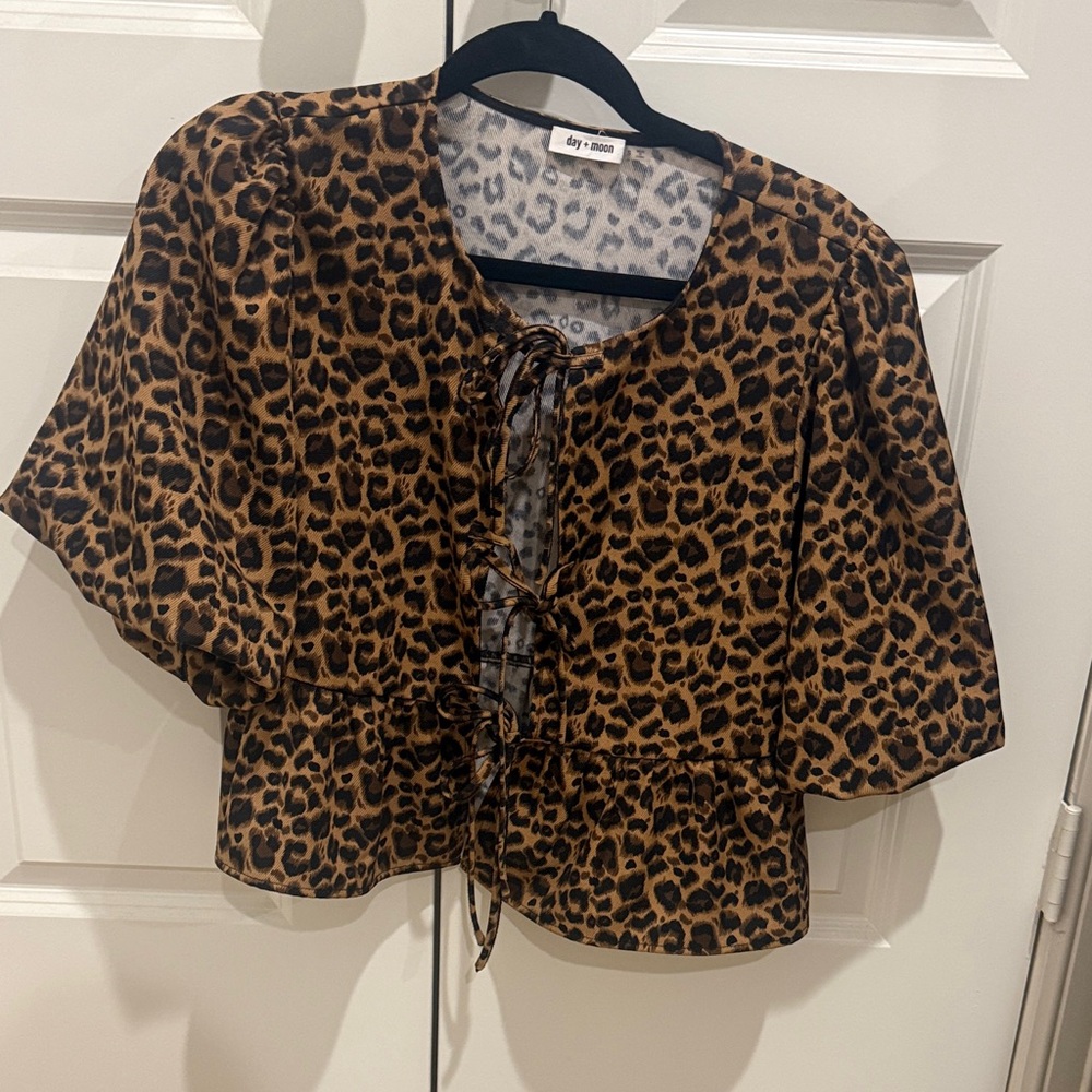 Leopard Print Tie-Front Crop Top